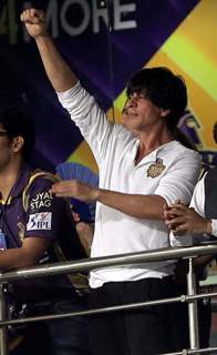 Shah Rukh Khan cheering up his Team for the 1st Match