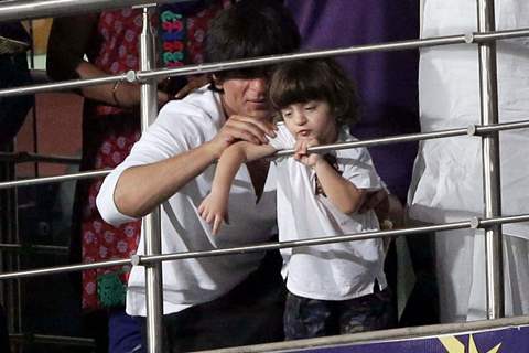 Shah Rukh Khan snapped playing with Son AbRam at the 1st Match of KKR