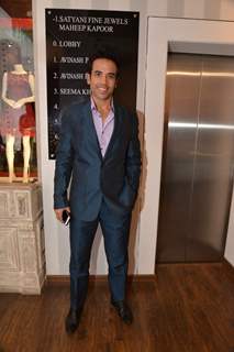 tusshar kapoor poses at Avinash Punjabi Store Launch