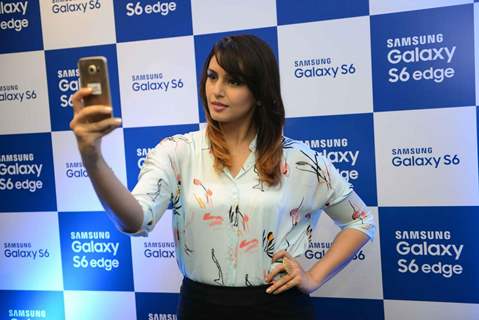 Huma Qureshi at Samsung Mobile Launch