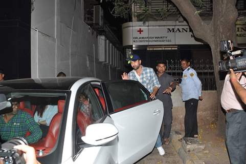 Ranbir Waved to phtographers while leaving a Family Dinner with Katrina Kaif