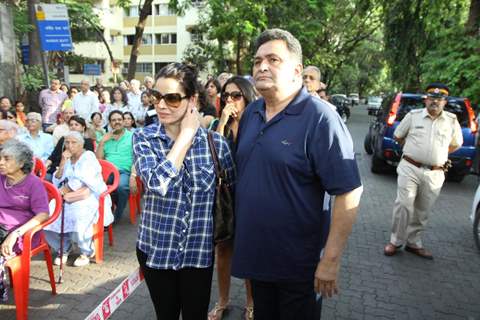 Rishi Kapoor with Neelam Kothari Protest Against the BMC