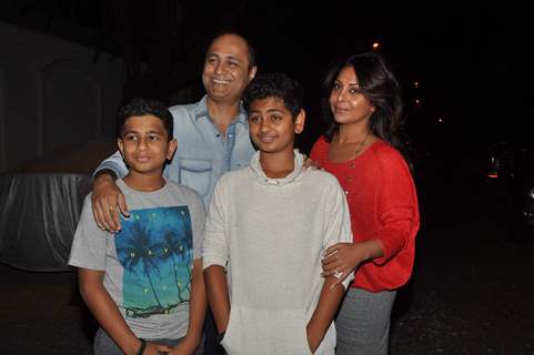 Vipul Shah and Shefali Shah with their kids at Special Screening of Dil Dhadakne Do's Trailer