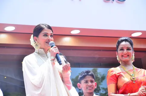 Aishwarya Rai Bachchan interacts with the audience at the Launch of Kalyan Jewellers Showroom
