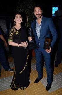 Shreyas Talpade with his Wife at Dadasaheb Phalke Film Foundation Award