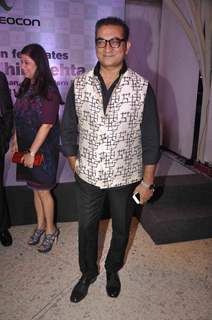 Abhijeet Bhattacharya poses for the media at Videocon Bash