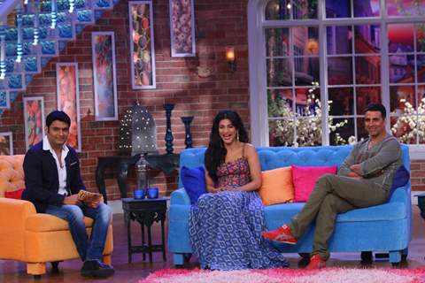 Promotions of Gabbar Is Back on Comedy Nights with Kapil