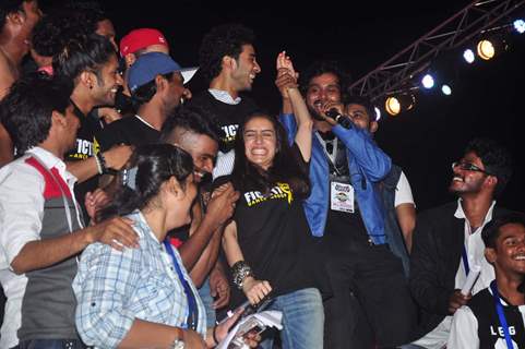 Shraddha Kapoor Poses With the Dancers at All India Dance Championship in Vasai