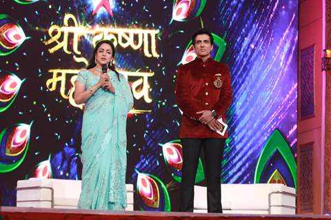 Sonu Sood and Hema Malini at Shri Krishna Mahotsav 2015