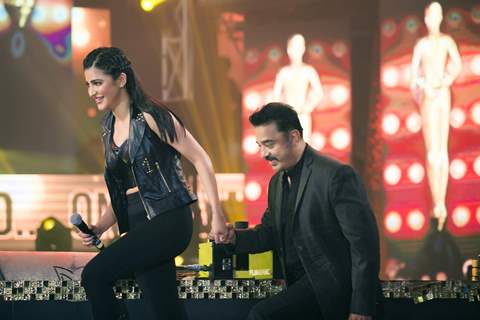 Shruti Haasan was snapped with dad Kamal Haasan at Vijay Awards 2015