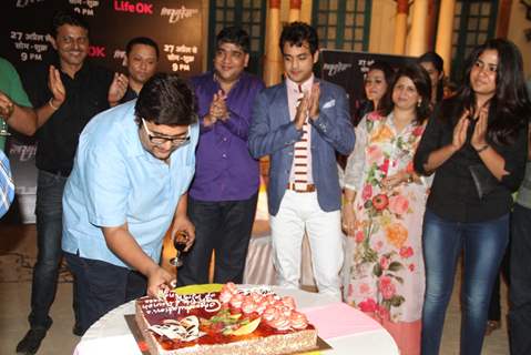 The Entire Cast Cut the Cake at Launch of New Show Piya Rangrezz by Life Ok