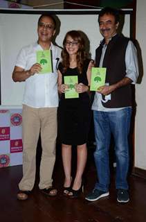 Vidhu Vinod Chopra and Rajkumar Hirani at Book Launch of Anushka Joshi