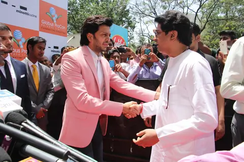 Riteish Greets Raj Thackeray at Launch of Globus ProCon Studio
