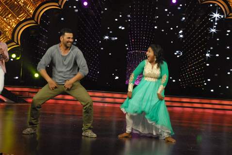 Akshay Kumar at DID Supermoms Season 2 for Promotions of Gabbar is Back