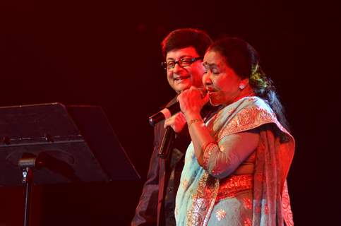 Asha Bhosle & Sachin Pilgaonkar at a Concert in Baroda Palace