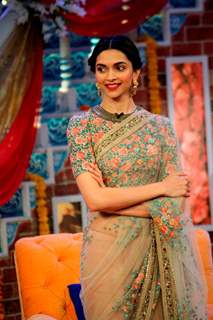 Deepika Padukone Promotes Piku on Comedy Nights with Kapil