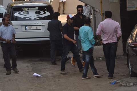 Mika Singh Visits Salman at his Home