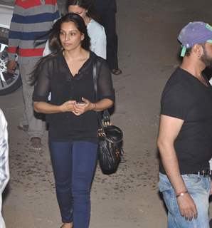 Bipasha Basu Visits Salman Khan at his Residence