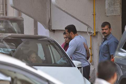 Nagma Snapped at Salman's Residence (Galaxy Apartments)