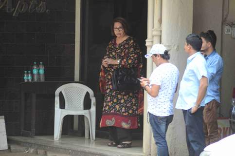 Helen Snapped at Salman's Residence (Galaxy Apartments)