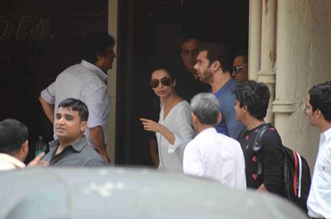 Malaika Arora Khan Snapped at Salman's Residence (Galaxy Apartments)