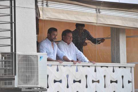 Salman Khan and Salim Khan Greets Fans from Balcony