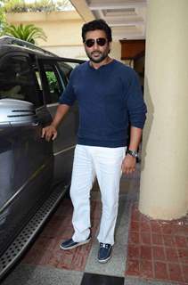 R. Madhavan poses for the media at the Promotions of Tanu Weds Manu Returns on Radio City