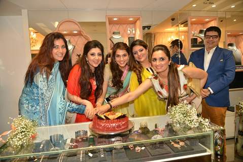 Cake Cutting at the Ghanasingh 'Be True' Event