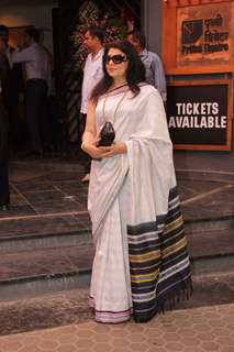 Kiran Juneja poses for the media at the Felicitation Ceremony of Shashi Kapoor