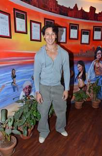 Tiger Shroff Promotes Zindagi Aa Raha Hoon Main on Red FM