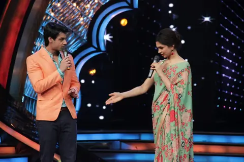 Deepika Padukone in conversation with Karan Wahi at the Promotions of Piku on DID Supermoms Season 2