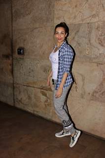 Malaika Arora Khan poses for the media at the Special Screening of Piku by Ritesh Sidhwani