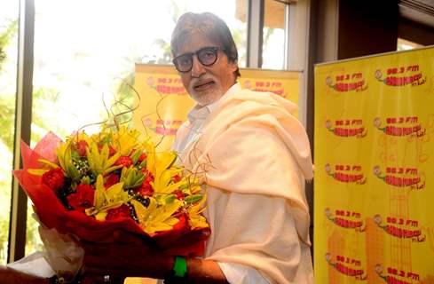 Shahenshah of Bollywood Celebrates Success of Piku with Radio Mirchi