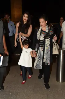 Aishwarya Departs for Cannes