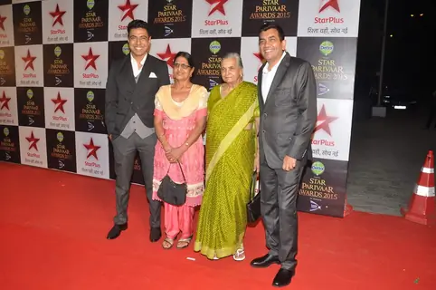 Sanjeev Kapoor and Ranveer Brar at Star Parivaar Awards 2015