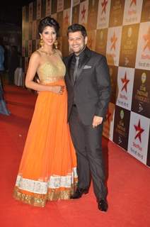 Aishwarya Sakhuja with husband at Star Parivaar Awards 2015