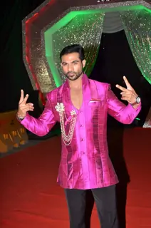 Mohammad Nazim poses for the media at Star Parivaar Awards 2015