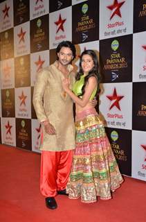 Hiba Nawab poses with a friend at Star Parivaar Awards 2015