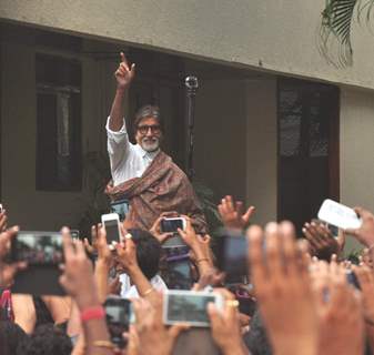 Amitabh Bachchan Snapped Outside Jalsa!