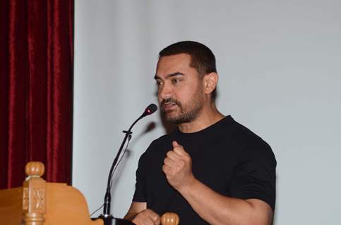 Aamir Khan Interacts at Swachata Diwas Event