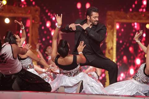 Salman Khan performs at AIBA Awards