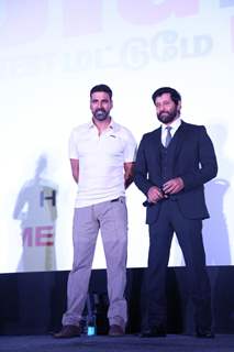 Vikram and Akshay Kumar at Big Deal TV Launch