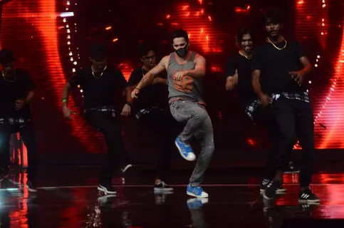 Varun Dhawan Promotes ABCD 2 on India's Got Talent Season 6