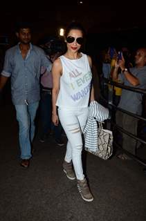 Malaika Arora Khan poses for the media while leaving for IIFA 2015