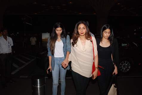 Sridevi was snapped with daughters at Airport while leaving for IIFA 2015