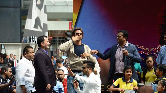 Hrithik Roshan waves to the fans at Pavillion Mall in Malaysia