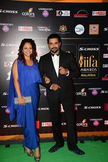 R. Madhavan With His Wife at IIFA Awards