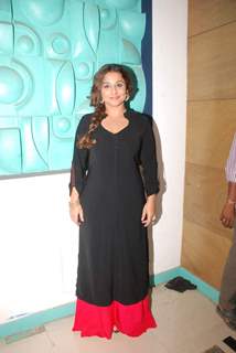 Vidya Balan poses for the media at the Promotions of Hamari Adhuri Kahani