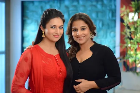 Divyanka Tripathi and Vidya Balan poses for the media on the sets of Ye Hai Mohabbatein