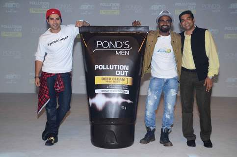 Remo Dsouza and Varun Dhawan pose for the media at ABCD 2 Pond's Men Promotions